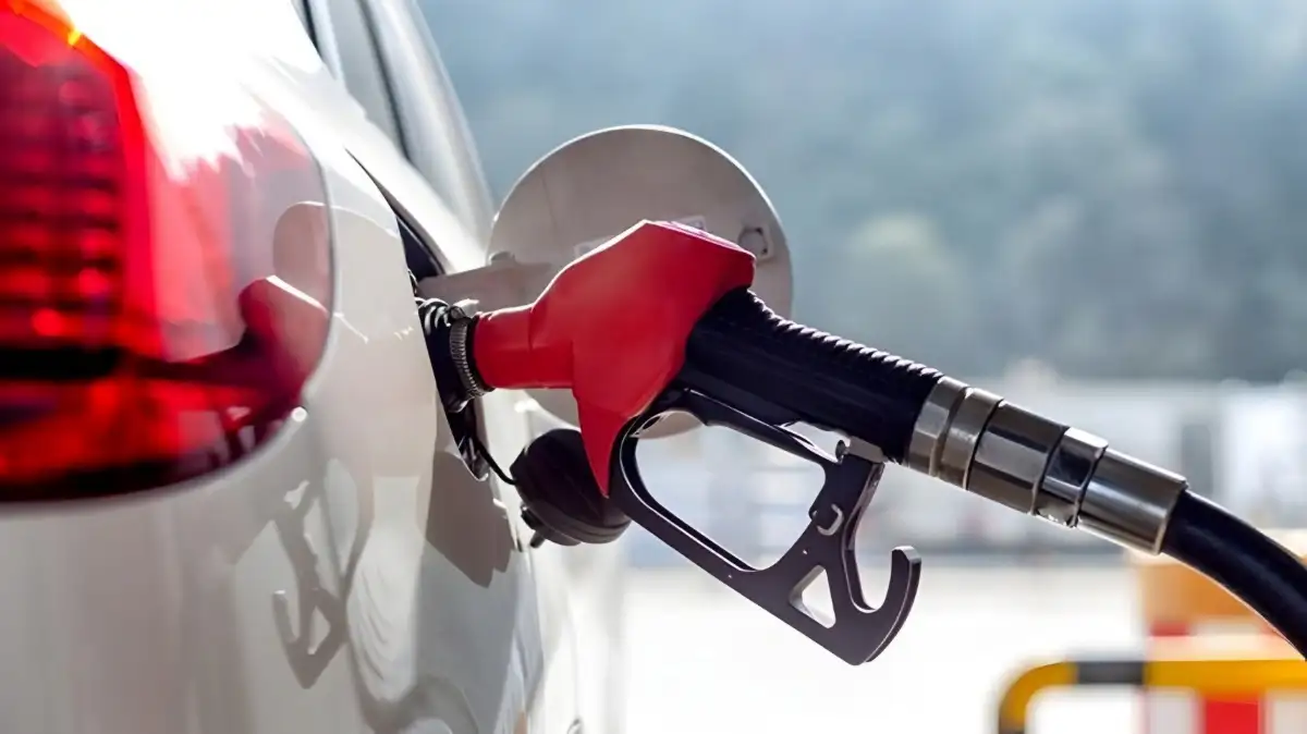 Simulasi Pengeluaran Bulanan: Charging EV vs Mengisi BBM Mobil
