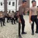 Viral! Polisi Ini Total Berperan Jadi Demonstran dalam Simulasi Dalmas
