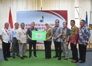 Wagub Lampung Serahkan Dana Bumbung Kemanusiaan ke Kwarnas Pramuka