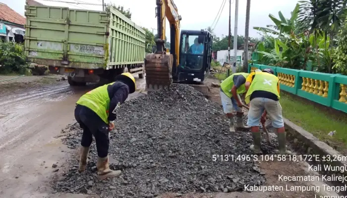 Pemprov Lampung Percepat Perbaikan Jalan Rusak Jelang Ramadan 1447 H