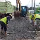 Demi Kelancaran Ramadan, Jalan Rusak di Lampung Ditutup dan Diperbaiki