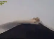 Gunung Semeru Erupsi Pagi Ini, Kolom Abu 300 Meter Mengarah ke Timur Laut