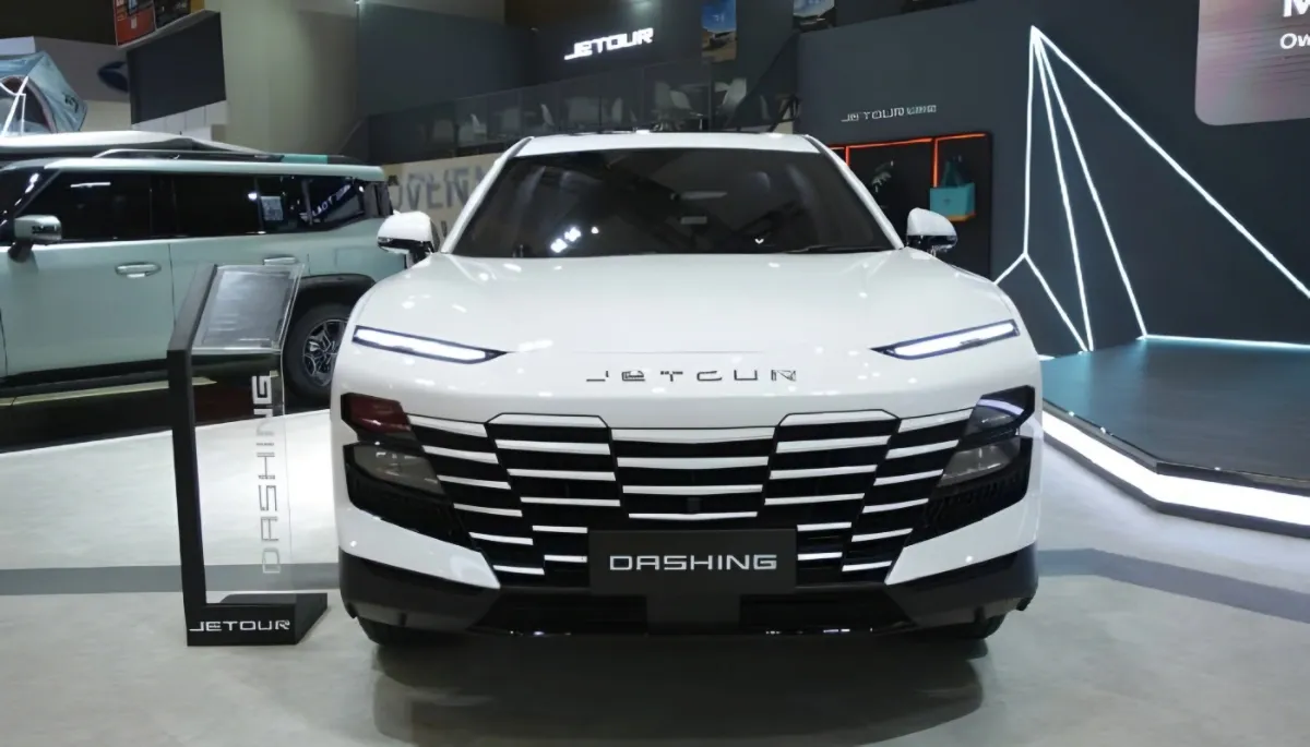 Jetour Dashing Tampil Mewah dengan Panoramic Roof 75 Inci dan Kamera 540