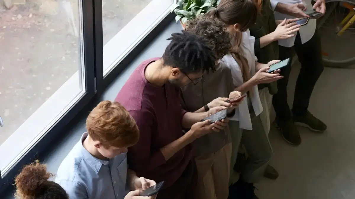 Pengiriman Smartphone Dunia Tembus 1,25 Miliar Unit di 2025, Naik 2% dari Tahun Lalu
