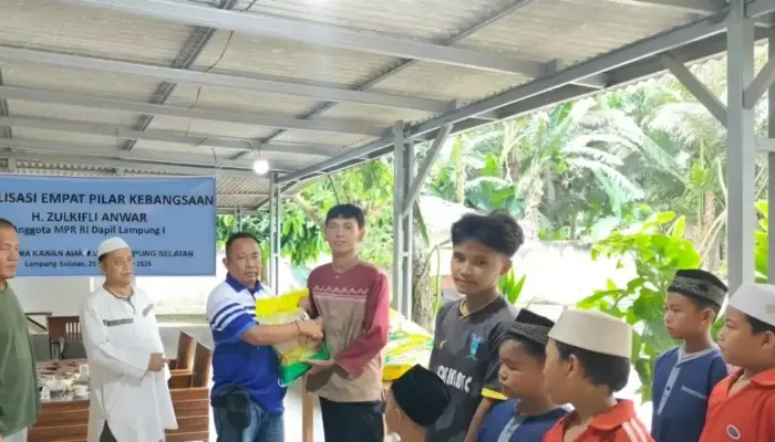 Zulkifli Anwar Sosialisasikan Empat Pilar Kebangsaan Bersama Anak Yatim di Lampung Selatan