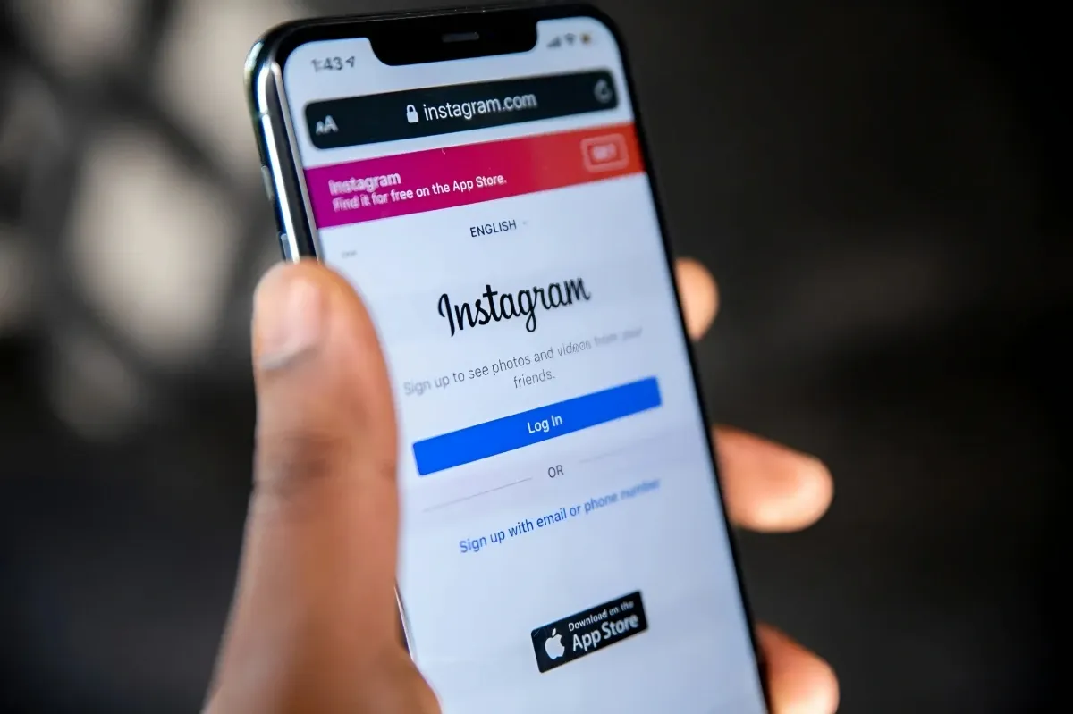 AI Kini Mampu Membongkar Identitas 'Second Account' Generasi Z