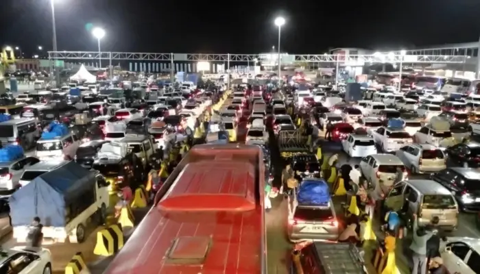 Dirut ASDP Pantau Puncak Arus Mudik di Pelabuhan Merak, Lebih dari 593 Ribu Penumpang Diberangkatkan