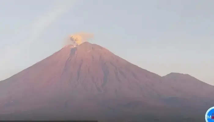 Gunung Semeru Kembali Meletus, Kolom Abu Capai 600 Meter Arah Barat