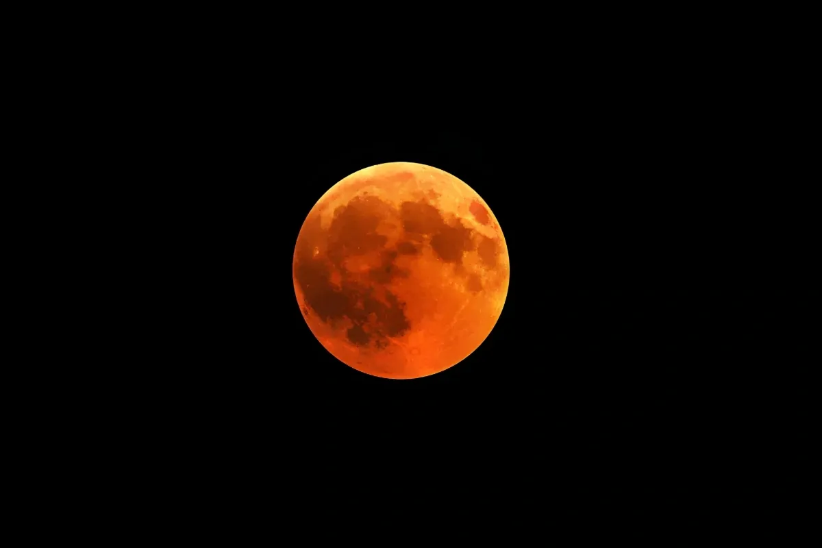 Gerhana Bulan Total 3 Maret 2026: Waktu Puncak dan Lokasi Terbaik di Indonesia