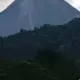 Guguran Lava Merapi Mencapai 2 Km Warga Diimbau Waspada Lahar dan Awan Panas