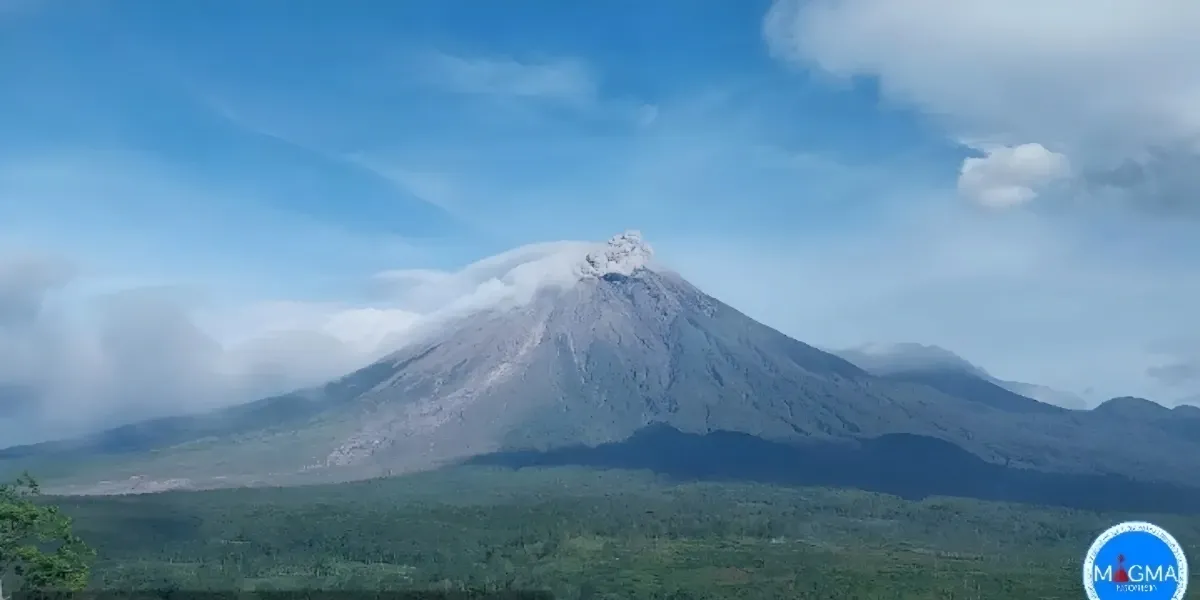 Gunung Semeru Erupsi Pagi Ini, Kolom Abu Capai 500 Meter, Warga Diminta Menjauh 5 Km
