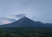 Aktivitas Gunung Semeru Meningkat: 14 Kali Letusan Tercatat, Warga Diminta Waspada Awan Panas