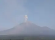 Gunung Semeru Erupsi Pagi Ini: Kolom Abu Capai 1 Km, Warga Diminta Waspada