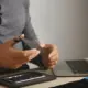 Jangan Terlalu Sering Charge 100%! Begini Trik Baterai Laptop Lebih Awet