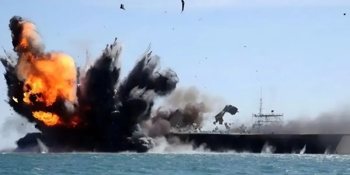 Ketegangan Memuncak, Iran Sebut Tanker AS Terbakar Usai Diserang di Selat Hormuz