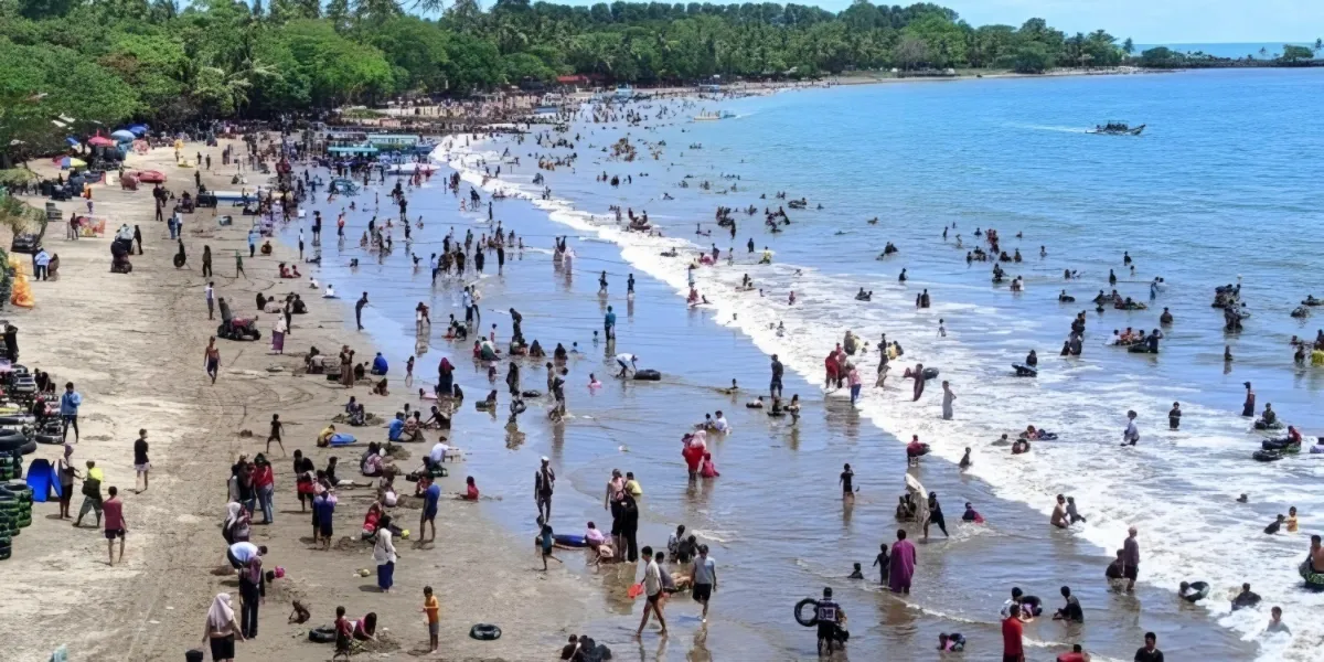 Lonjakan Wisatawan ke Anyer Empat Rute Alternatif Disiapkan