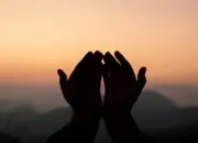 Menjelang Idul Fitri 2026 Ini Bacaan Doa Akhir Ramadhan Beserta Latin