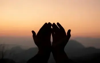 Menjelang Idul Fitri 2026 Ini Bacaan Doa Akhir Ramadhan Beserta Latin