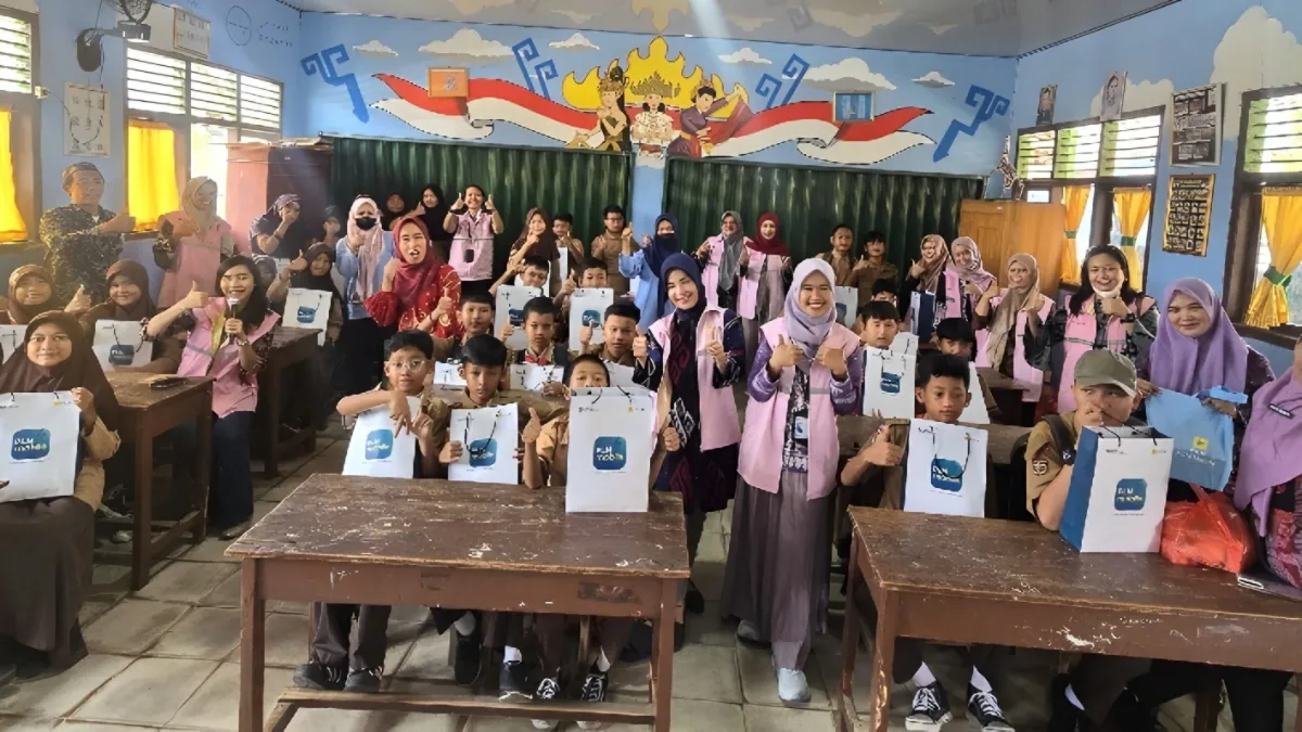 Srikandi PLN Lampung Edukasi Bahaya Listrik dan Bagikan Paket Alat Tulis di SDN 3 Way Kandis