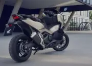 Honda Forza 750: Skutik Bertenaga Besar yang Tetap Irit dan Nyaman Touring