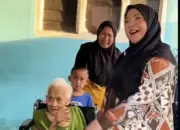 Wali Kota Bandar Lampung Eva Dwiana Serahkan Bantuan Kursi Roda kepada Lansia