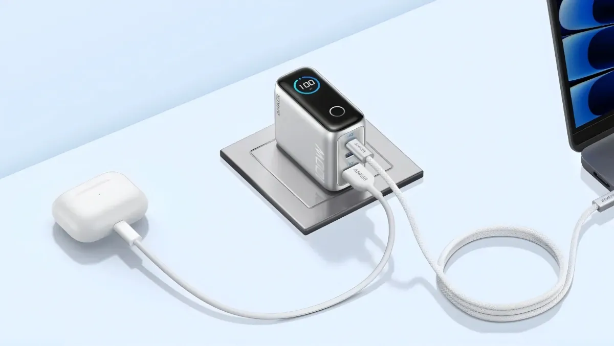 Anker Smart Display B121B Hadir, Charger AI 100W dengan Screen Pemantau Langsung