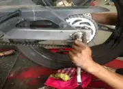 Panduan Lengkap Cara Mengencangkan Rantai Motor agar Performa Tetap Optimal