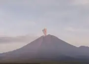Gunung Semeru Kembali Erupsi, Kolom Abu 800 Meter Mengarah ke Barat dan Barat Daya