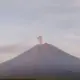 Erupsi Gunung Semeru Hari Ini: Kolom Abu 800 Meter, Arah Barat, Warga Diminta Waspada