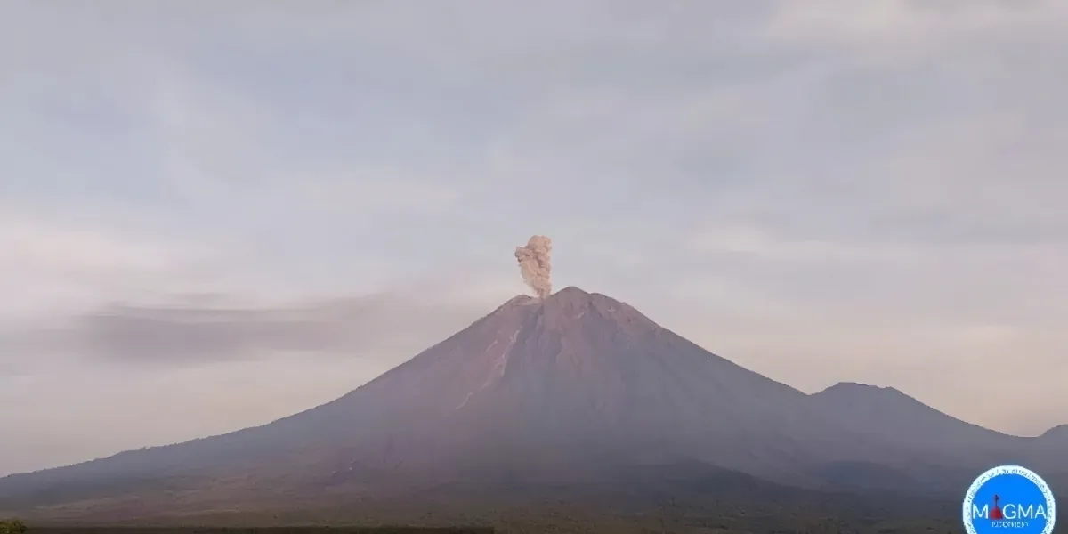 Erupsi Gunung Semeru Hari Ini: Kolom Abu 800 Meter, Arah Barat, Warga Diminta Waspada