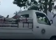 Mobil Program MBG di Bojonegoro Alami Insiden, Boks Terlepas dan Ompreng Berserakan di Jalan