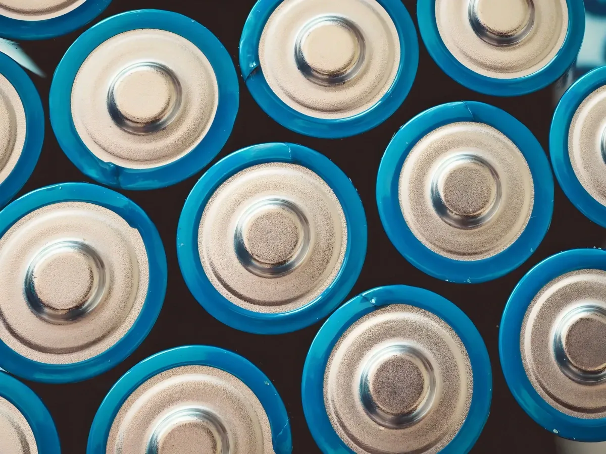 Lithium vs Kalsium: Teknologi Baterai Mana yang Lebih Aman untuk HP dan Gadget?