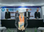 Gubernur Rahmat Mirzani Djausal Raih Lulusan Terbaik Program Profesi Insinyur Unila