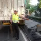 Truk Tabrak Separator Busway di Jalan Daan Mogot Jakbar, Lalu Lintas Macet