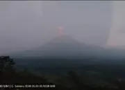 Gunung Semeru Erupsi Pagi Ini, Kolom Abu Tebal Mengarah ke Barat