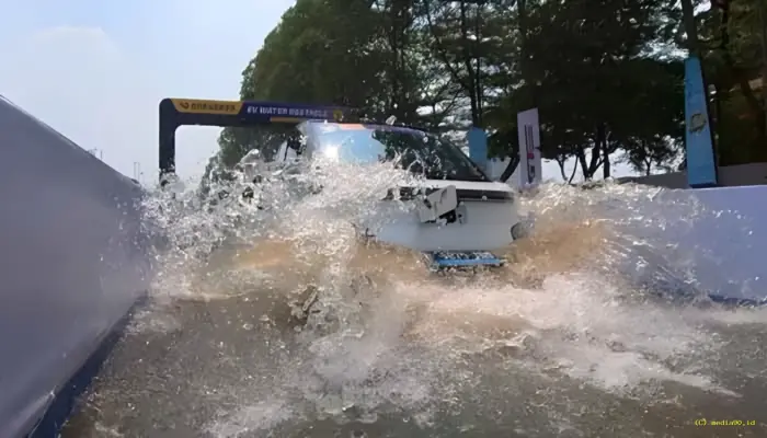 Baterai Mobil Listrik Aman Terjang Banjir, Ini Penjelasan Ahli
