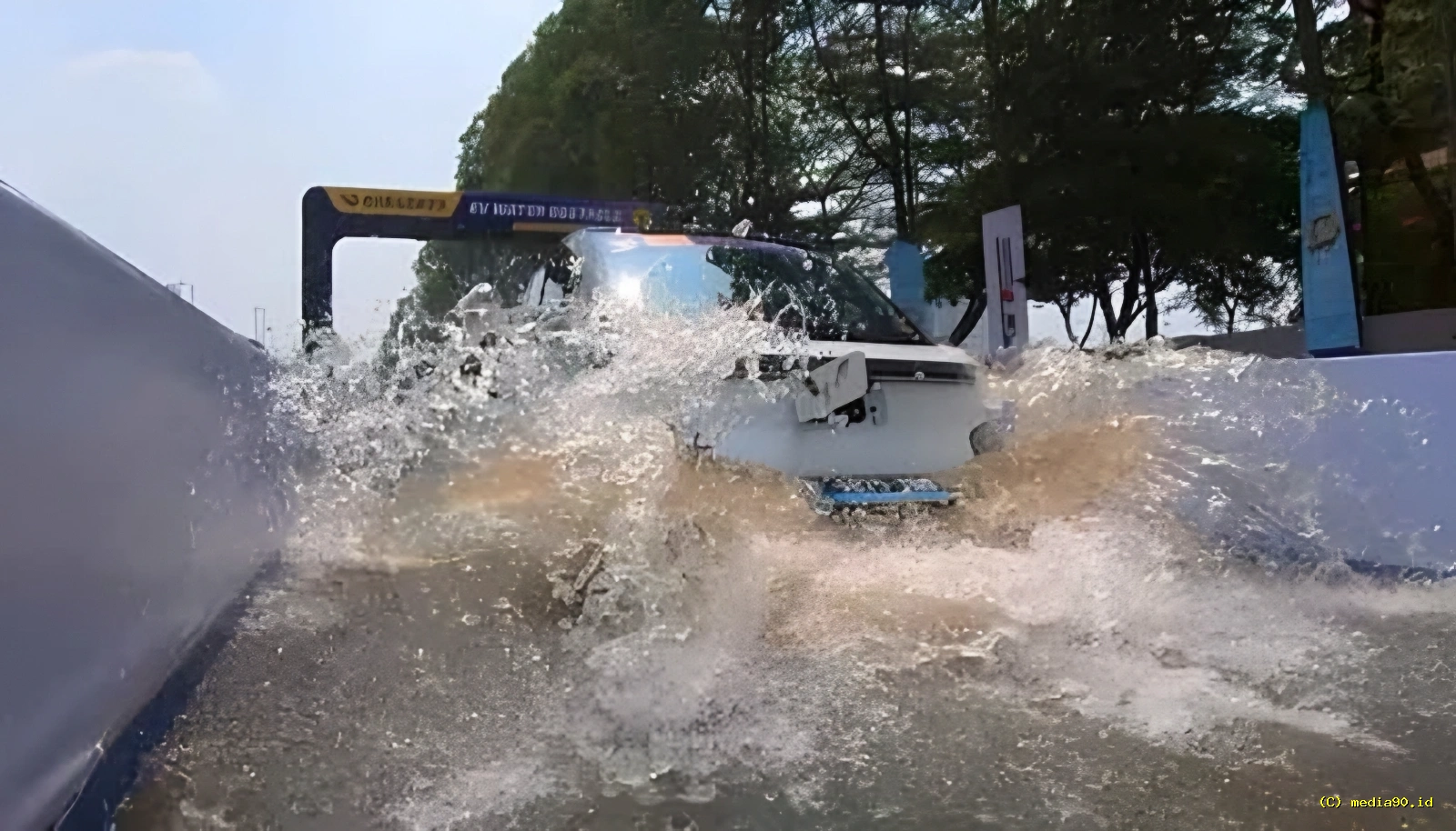 Apakah Baterai Mobil Listrik Aman Saat Menerjang Banjir Ini Penjelasan Ahli
