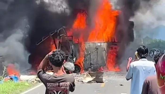 Kecelakaan Maut di Jalinsum Muratara, Bus ALS dan Truk BBM Terbakar, 16 Orang Tewas