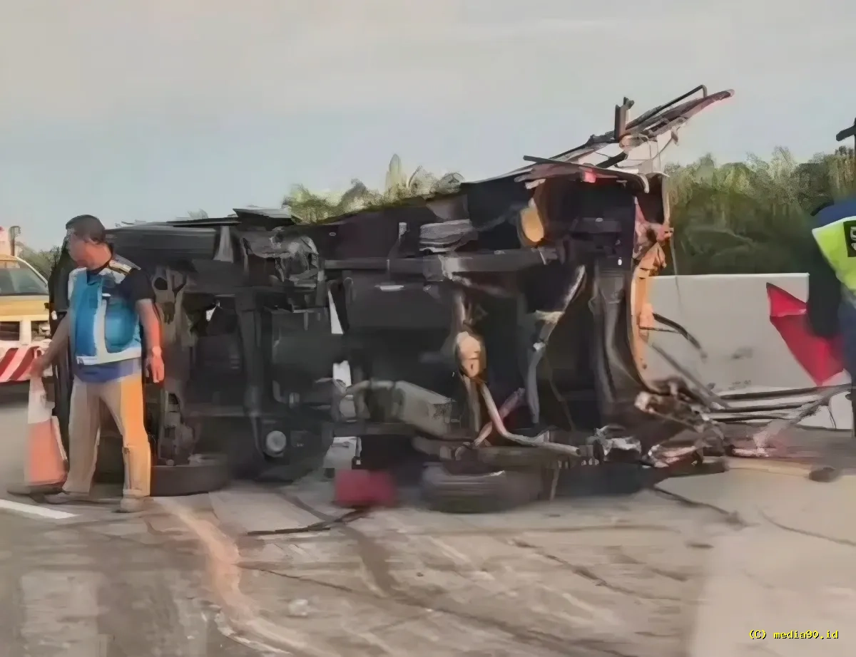 Bus Halmahera Terbalik di Tol Tebing Tinggi–Medan, 4 Penumpang Tewas Usai Tabrakan dengan Mobil Pengangkut Ayam