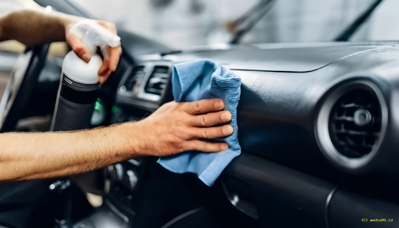 Cara Detailing Interior Mobil dalam 6 Langkah Bikin Kabin Tetap Rapi dan Bersih