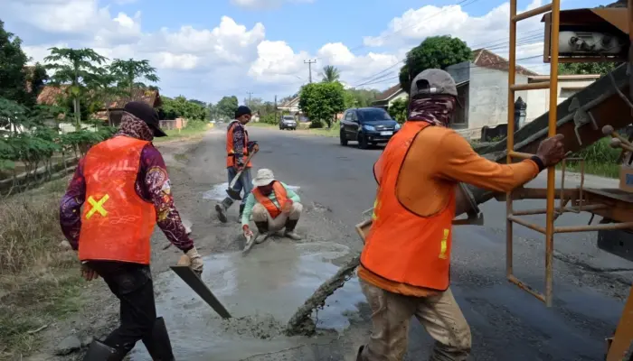 PUPR Tubaba Mulai Tangani Jalan Rusak di Panaragan dan Tugu Ratu Nago, Perbaikan Permanen Diusulkan ke Provinsi