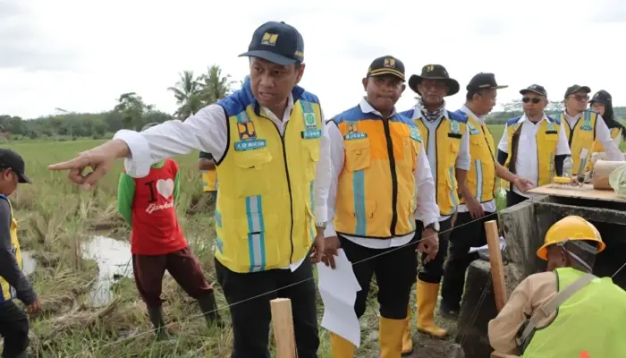 Kementerian PU Tinjau Perbaikan Irigasi Gantung Mesuji–Tulang Bawang, Minta Penambahan Pekerja untuk Percepatan