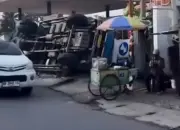 Truk Muatan Bata Putih Terguling di Depan SPBU Pokoh Sleman, Lalu Lintas Sempat Tersendat