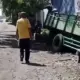 Dump Truck Nyungsep di Sidoarjo, Hantam Bengkel dan Tembok Pabrik di Jalan Raya Bringinbendo