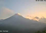 Aktivitas Gunung Merapi Meningkat, Lava Mengalir hingga 2 Kilometer dan Warga Diminta Waspada