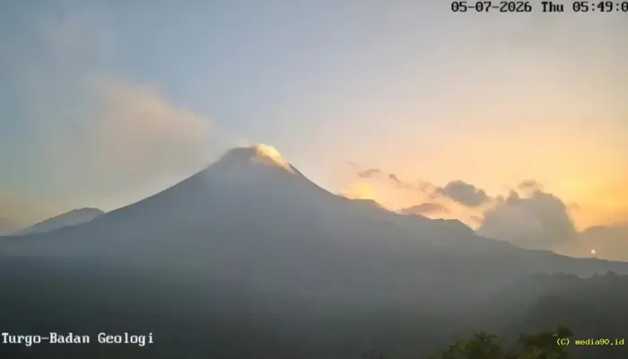 Aktivitas Gunung Merapi Meningkat, Lava Mengalir hingga 2 Kilometer dan Warga Diminta Waspada