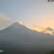 Gunung Merapi Kembali Aktif Lava Pijar Mengalir hingga 2 Kilometer