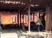 Diduga Akibat Magicom Menyala, Kebakaran Hebat Hanguskan Dua Rumah di Bancak Semarang