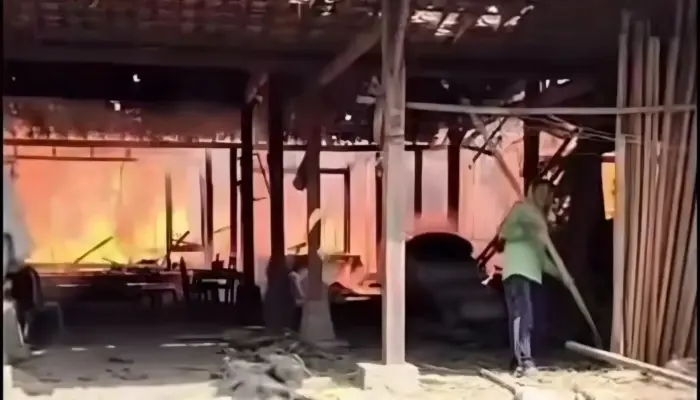 Diduga Akibat Magicom Menyala, Kebakaran Hebat Hanguskan Dua Rumah di Bancak Semarang