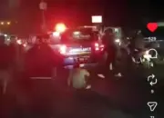 Kecelakaan Motor vs Pickup di Depan SPBU Shell, Pengendara Dievakuasi Ambulans